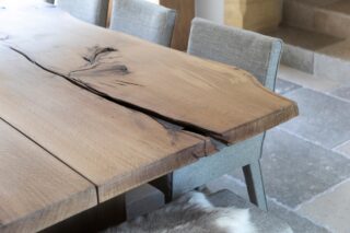 Die Natur als Designerin. 🎨
Jeder Riss und jede Linie ist ein Abdruck der Zeit.
Erhalten und veredelt von Stefan Knopp.#massivholz #esstisch #unikat #schreiner #bynatureandknopp #handwerk #holztisch #schönerwohnen #interieur #unikat