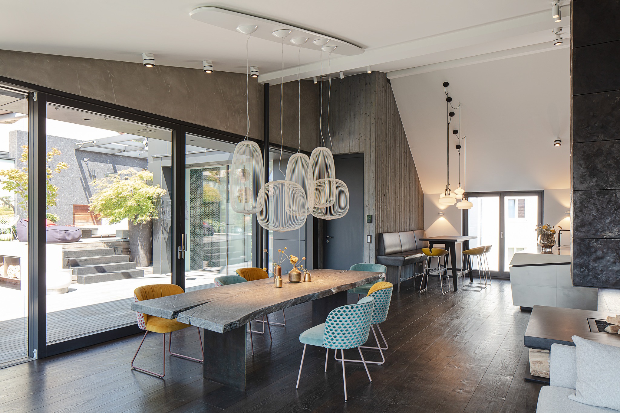 Der Mittelpunkt eines Raumes beginnt oft mit einem besonderen Tisch. ✨
Massives Holz, klare Formen und echtes Handwerk. Ein Unikat von Stefan Knopp, das Design und Natürlichkeit verbindet.#stefanknopp #skandinavischwohnen #massivholz #holztisch #designmöbel #unikatmöbel #interiorinspiration #wohndesign #naturholz #esstisch