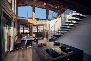 Der Herbst malt mit warmen Farben und jedes Unikat erzählt seine eigene Geschichte. Handwerk, dass den Moment festhält. 🍂#Unikat #Massivholz #NaturebyKnopp #Schreiner #Innendesign #Austriandesign #Einzelstück #Handwerk #Autumn